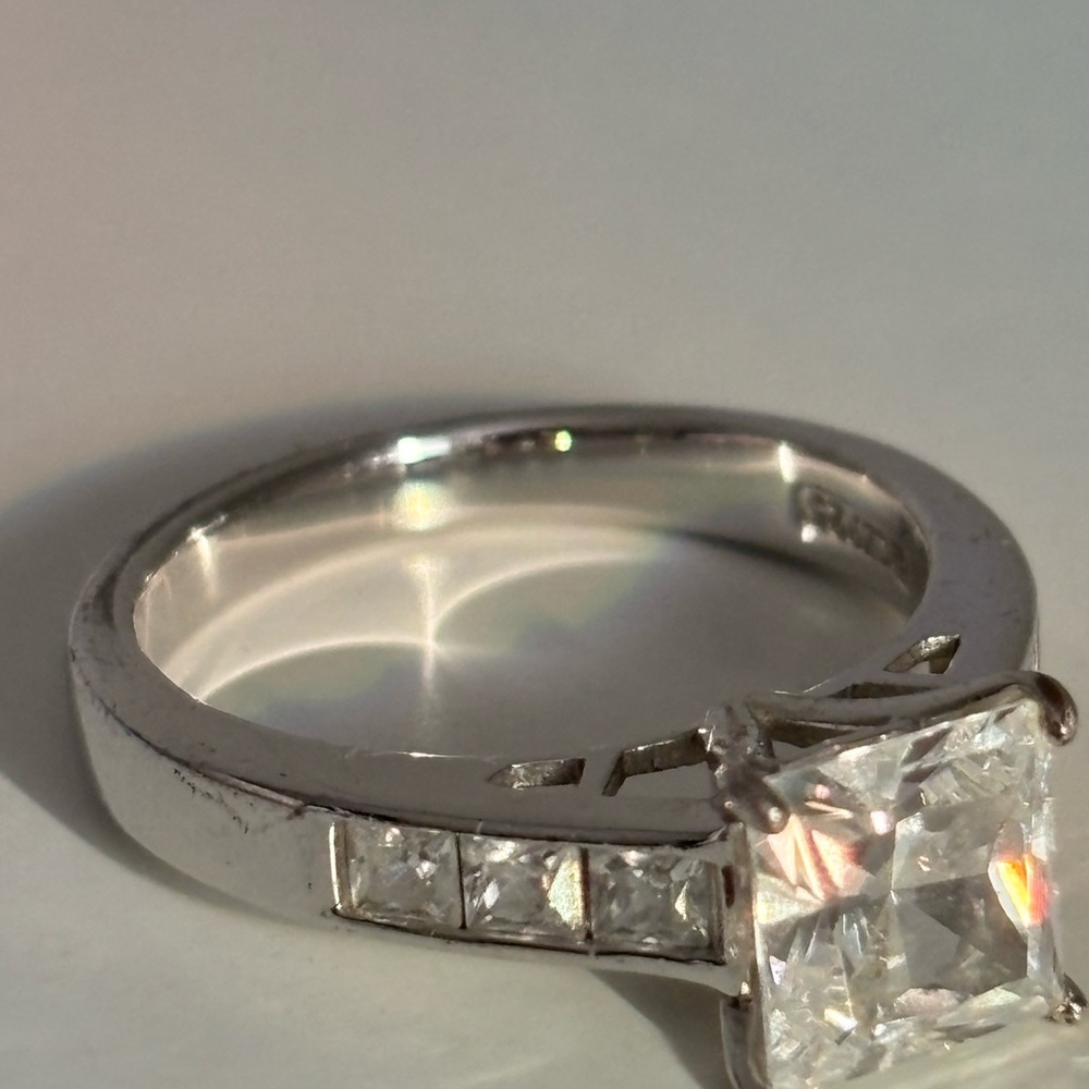 Sterling silver Cubic Zirconia princess cut ring - Picture 13 of 13